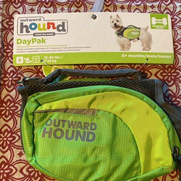 SMALL GREEN Outward Hound Doggie Day Pak, 4 pockets & D-ring for leash - Picture 3 of 10